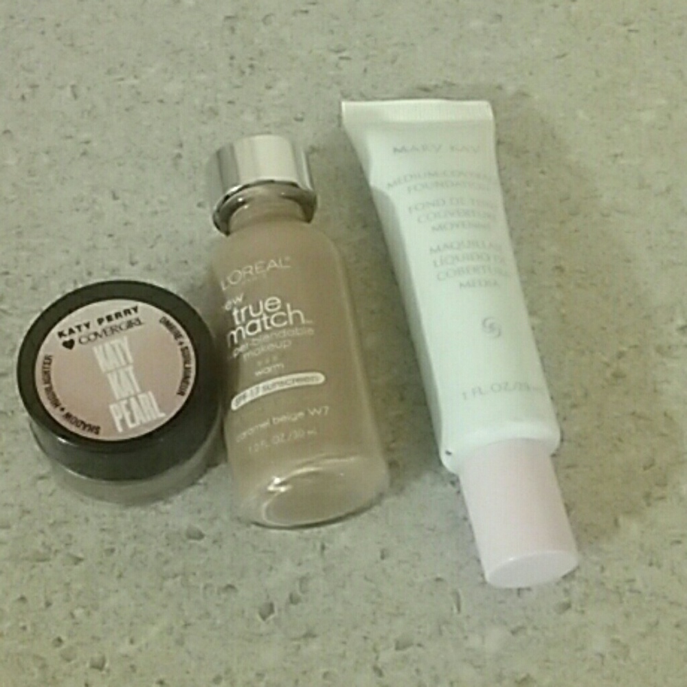 Makeup lot 2 foundations 1 highlighter